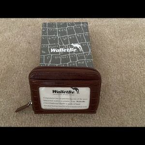 NWOT - Wallet Be Accordian Wallet